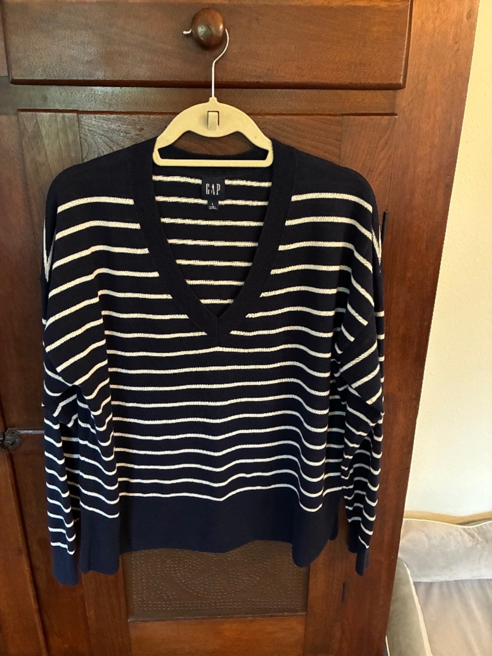 Gap Striped V-Neck Sweater size L